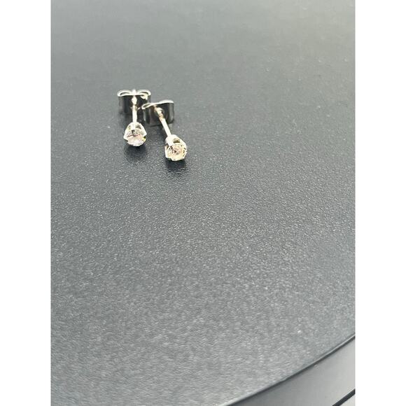 Vintage Studex 585 14k White Gold
Clear Cubic Zirconia 3mm Stud Earrings - Picture 3 of 9